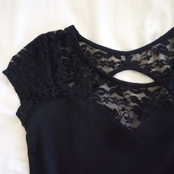 BLACK PEPLUM TOP - Picture 3 of 6